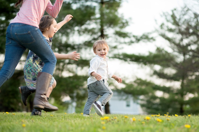 columbus ohio family photographer toddler running